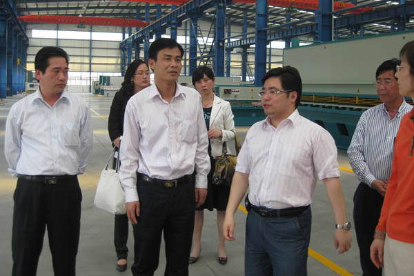 安徽省商務(wù)廳副廳長(zhǎng)楊本清視察中德機(jī)床 安徽省商務(wù)廳副廳長(zhǎng)楊本清視察中德機(jī)床
