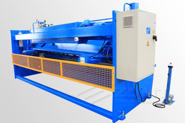 數(shù)控閘式剪板機.jpg 數(shù)控閘式剪板機.jpg