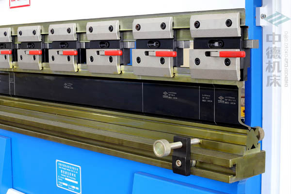 ZDPK-4015-標(biāo)準(zhǔn)分段模具并配合模具快夾，換?？焖?jpg